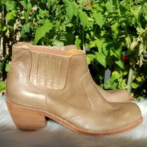 Anthro Latigo Panama bootie 7.5M